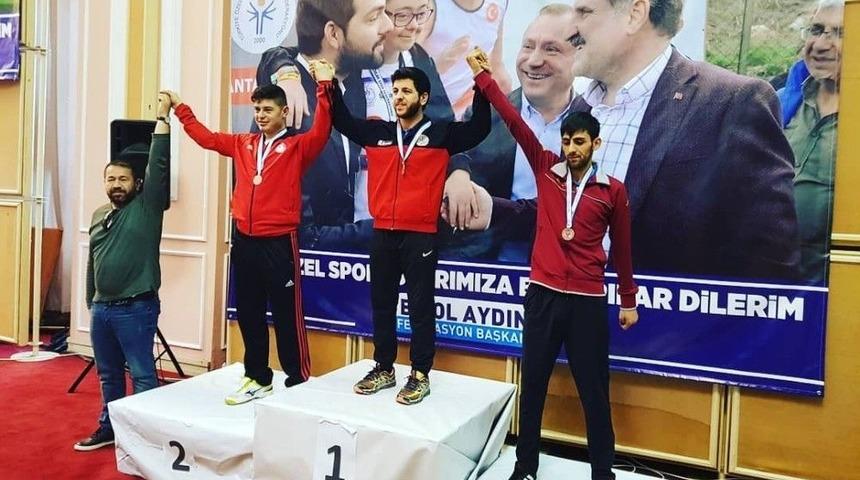 Hakkarili M&uuml;h&uuml;rdaroğlu T&uuml;rkiye &Uuml;&ccedil;&uuml;nc&uuml;s&uuml; Oldu