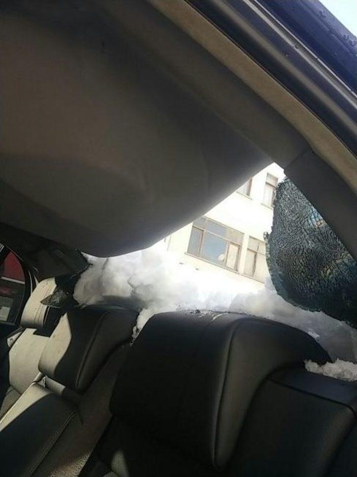 Üzerine Kar Kütlesi Düşen Araçta Maddi Hasar Oluştu G3