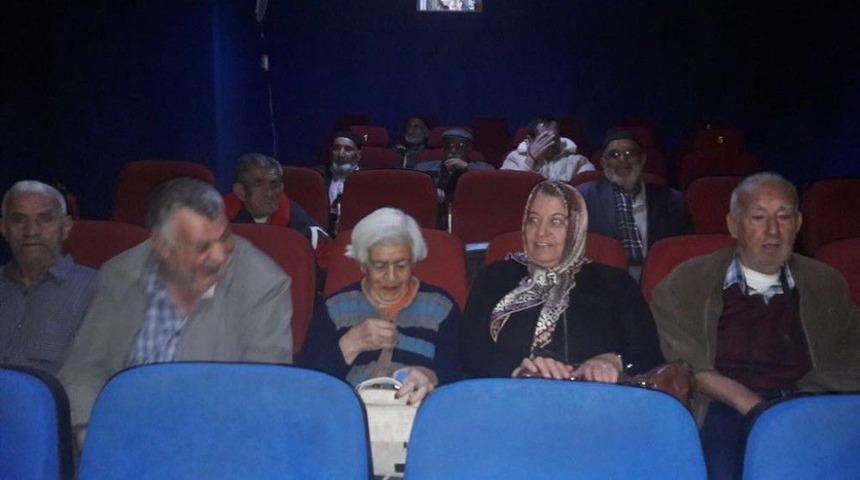 Huzurevi Sakinlerinin Sinema Keyfi