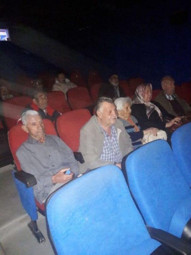 Huzurevi Sakinlerinin Sinema Keyfi