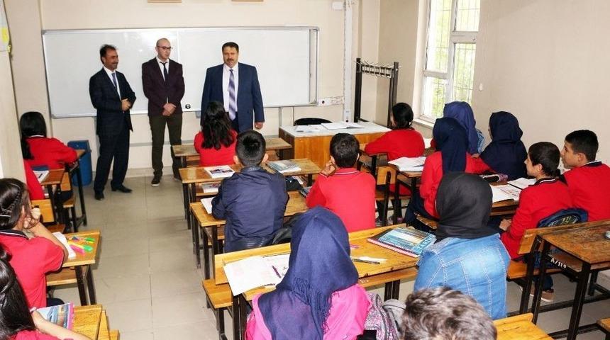 Ağrı Milli Eğitim Müdürü Turan, Okulları Denetledi