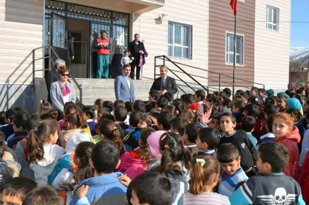 Başkan G&uuml;rsoy K&ouml;y Okulunda Karne Dağıttı