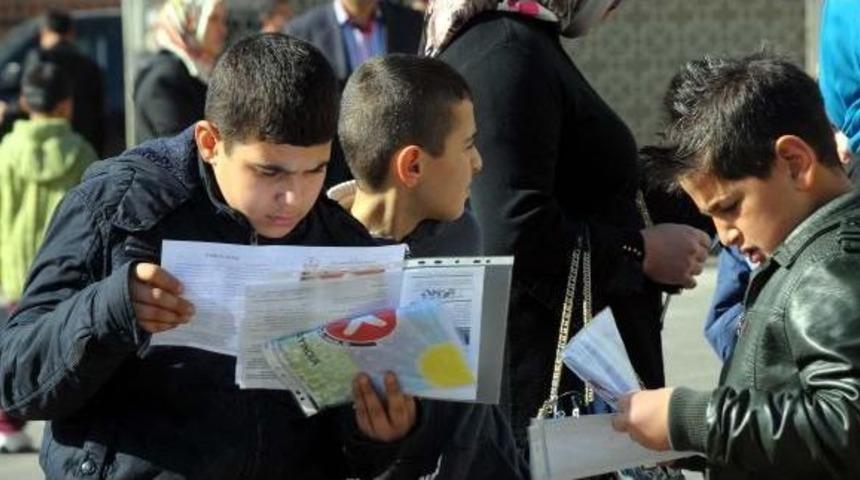 Gaziantep Ve Şanlıurfa'da Karne Sevinci