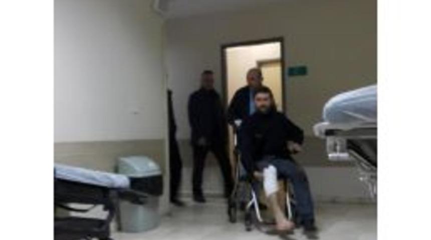 Kaldırımda Y&uuml;r&uuml;rken Bacağından Vuruldu