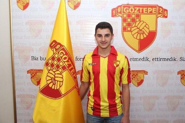 Göztepe’de Salim İyik Profesyonel Oldu 1