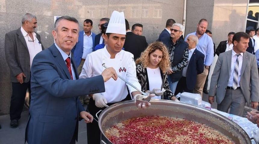 Edremit&rsquo;te Geleneksel Aşure Hayrı Yapıldı