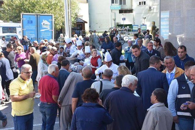 Edremit’te Geleneksel Aşure Hayrı Yapıldı