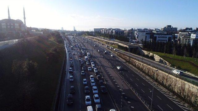 İstanbul’daki Trafik Yoğunluğu Havadan Görüntülendi