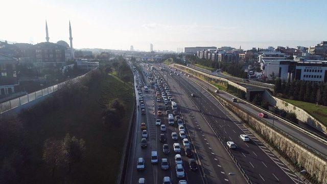 İstanbul’daki Trafik Yoğunluğu Havadan Görüntülendi