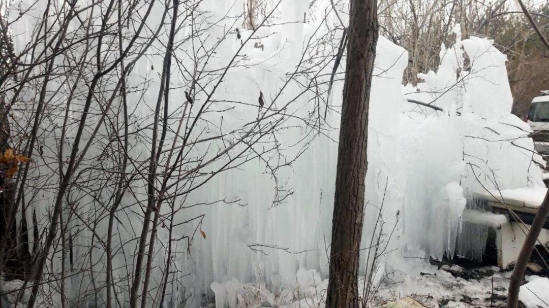 Patlayan Borudan Fışkıran Su Buz Tuttu