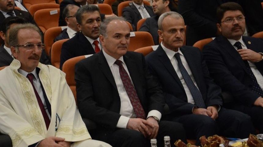 Bakan &Ouml;zl&uuml;: &ldquo;gelişim Durmuyor Ve Asla Durmayacak. O Y&uuml;zden Biz Bilgi &Uuml;reten &Uuml;niversite İstiyoruz Diyoruz&rdquo;