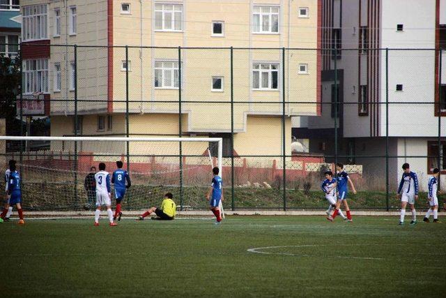 Küçük Futbolculardan Örnek Davranış