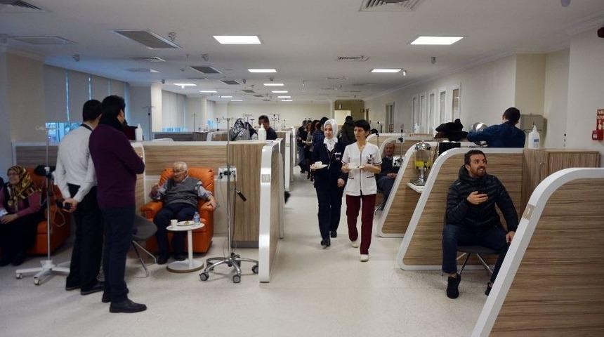 Kanser Amansız Ve &Ccedil;aresiz Bir Hastalık Değil