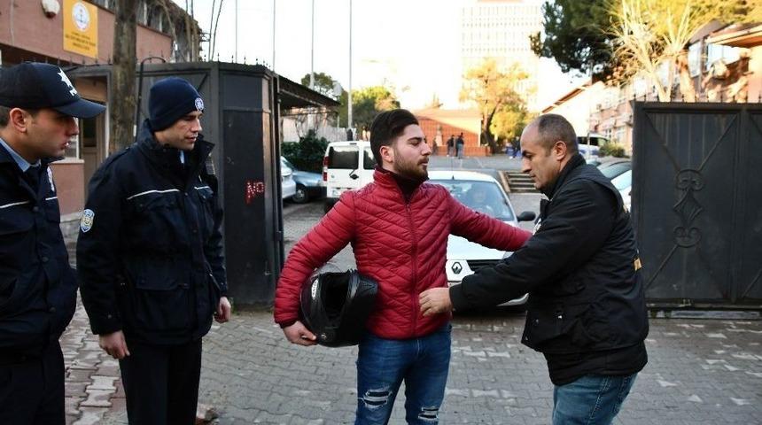 İstanbul&rsquo;da Okul &Ouml;nlerinde Polis Denetimi