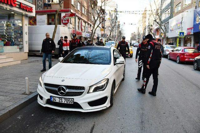 İstanbul’da Okul Önlerinde Polis Denetimi