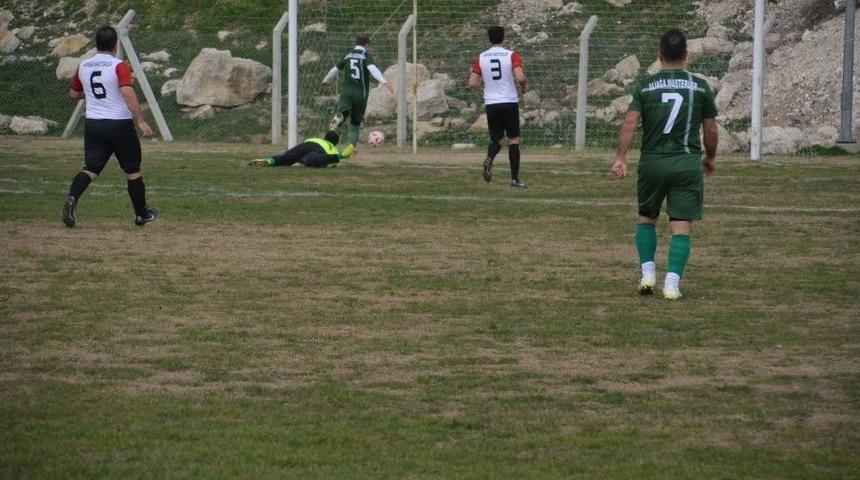 Aliağa Masterler: 2 - Manisa Masterler: 1