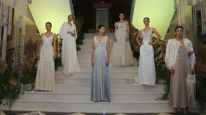 Yeni Binada İlk Defile İzmir Ekonomili Tasarımcıdan