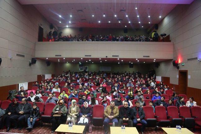 “haydi Evine Koş” Tiyatro Gösterisine Yoğun İlgi