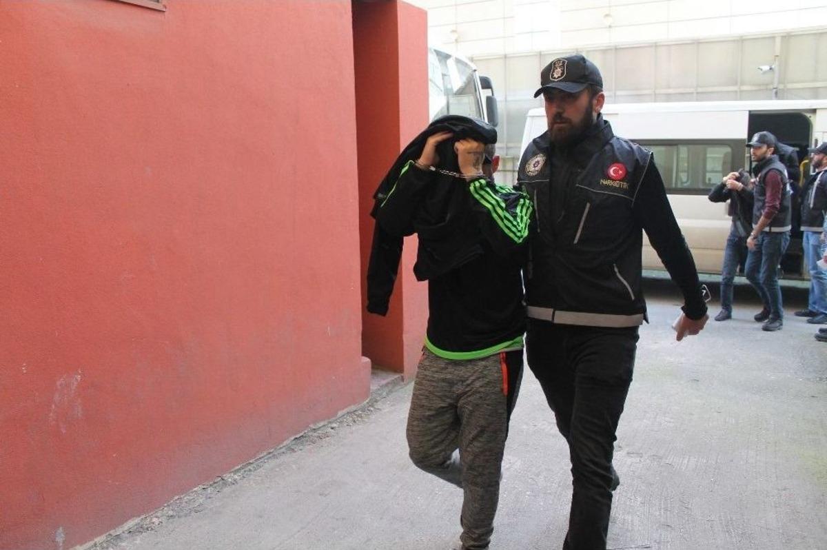 Kocaeli&rsquo;de Uyuşturucu Satıcılarına Darbe: 14 G&ouml;zaltı