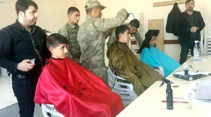 Askerin Tıraş Ettiği &Ouml;ğrencilere Karne Konseri