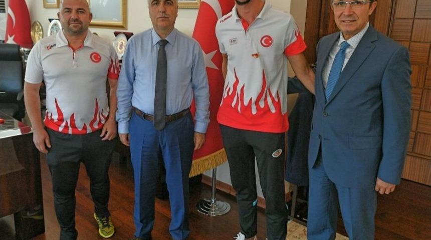 Vali Karahan, Şampiyon Sporcuyu Kabul Etti