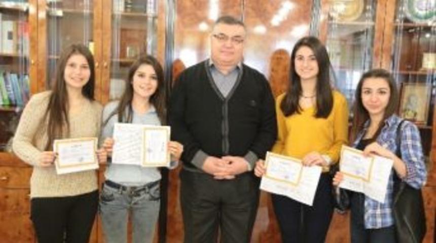 Kırklareli&rsquo;nde &Ouml;ğrenciler, Karne Sevincini Belediye Başkanı Kesimoğlu İle Paylaştı