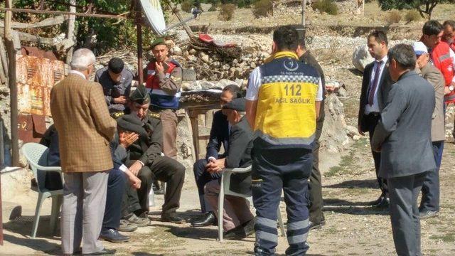 Oğlunun Şehadet Haberini Veren Albaya Sarılarak Gözyaşı Döktü