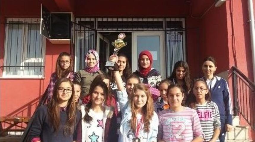 Başarılı &Ouml;ğrenciler Altınla &Ouml;d&uuml;llendirildi