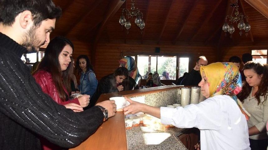 Bilecik Belediyesi &Ouml;ğrenci Otağı&rsquo;nda &Uuml;cretsiz &Ccedil;ay Ve &Ccedil;orba İkramı