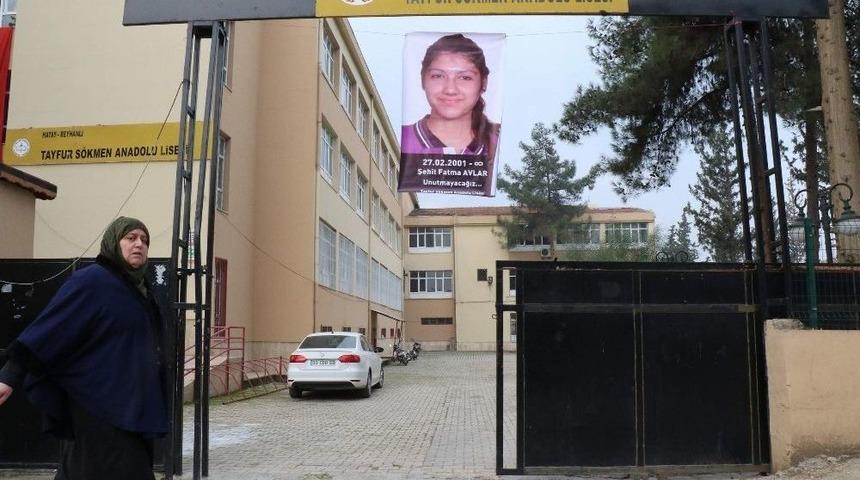 Şehit Fatma Avlar&rsquo;ın Fotoğrafı Okuluna Asıldı