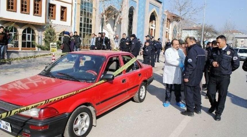 Adliye &Ouml;n&uuml;nde 4 Kişinin Yaralandığı Kavgaya 3 Tutuklama