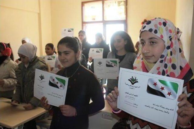 Suriyeli Sığınmacı &Ccedil;ocukların Karne Heyecanı 1