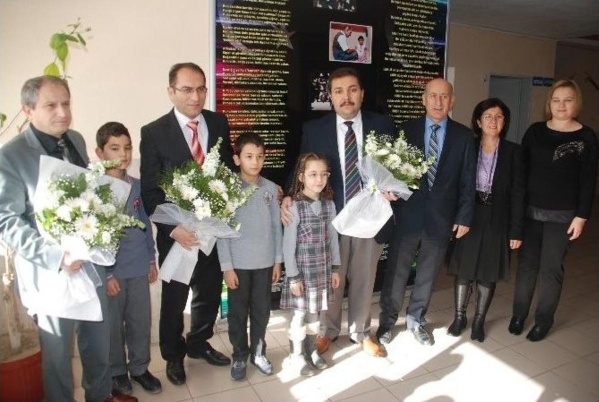 Edremit&rsquo;te 22 Bin &Ouml;ğrenci Karne Aldı