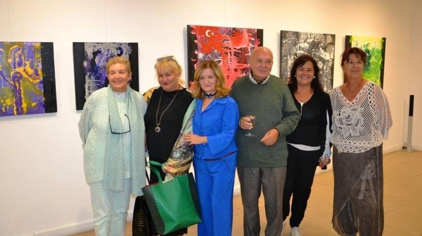 Ressam Anne Bir Yıl &Ouml;nce Yitirdiği Oğlu Olgay Alışık&rsquo;ı Tablolarda Yaşatıyor