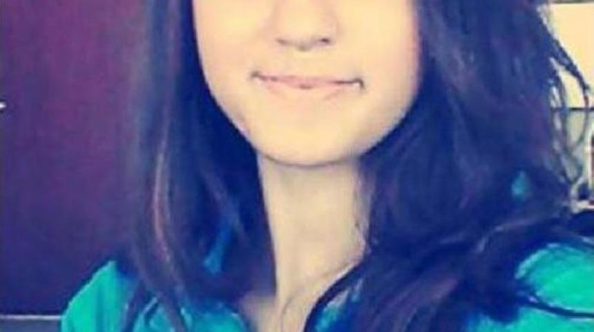 Liseli B&uuml;şra'nın Karnesini Sırasına Bıraktılar