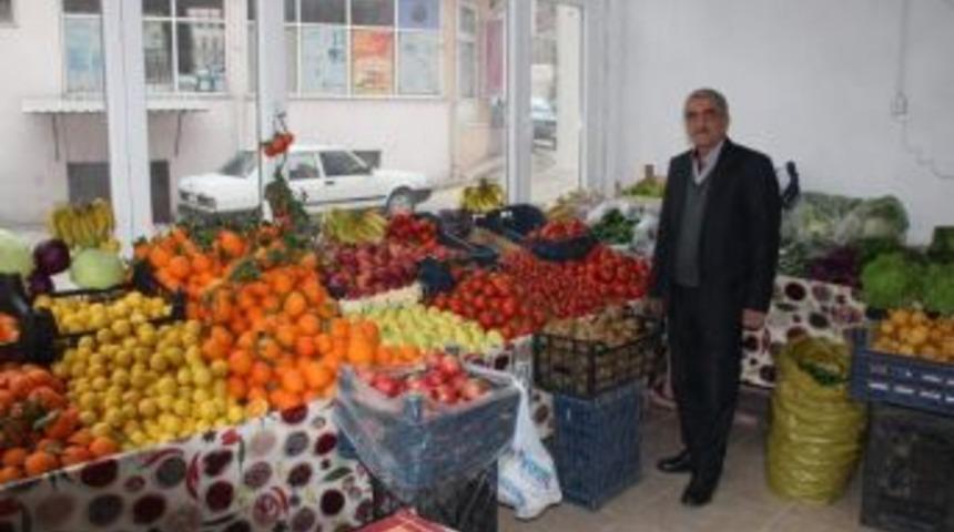 3 Bin 290 N&uuml;fuslu İl&ccedil;enin Tek Manavı Hizmete Girdi