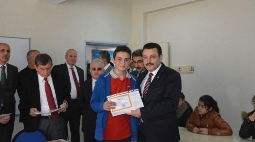 Başkan Gen&ccedil;, &Ouml;ğrencilerin Karne Sevincini Paylaştı