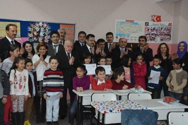 Başkan Gen&ccedil;, &Ouml;ğrencilerin Karne Sevincini Paylaştı 1