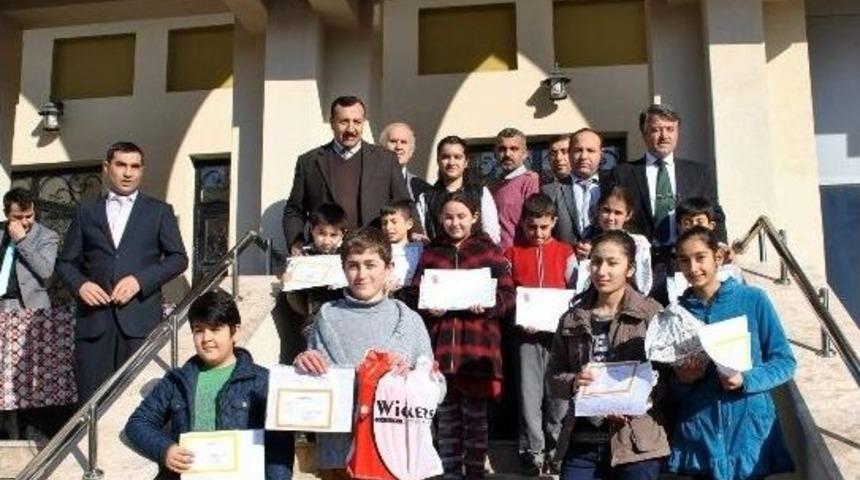 G&ouml;lbaşı İl&ccedil;esinde Karneler Dağıtıldı