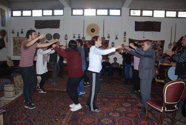 Silifke Türkmen Halk Kültür Derneği Halk Oyunları Ekibi Kurdu