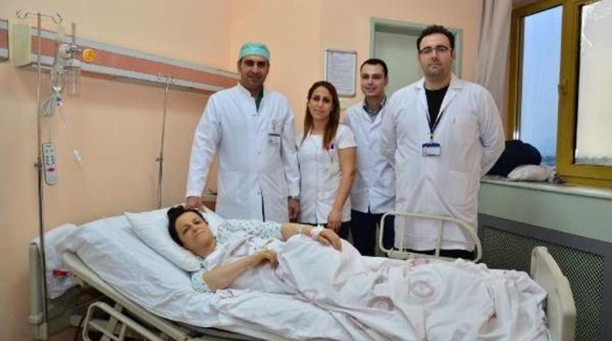 30 Yıldır Idrarı Cildinden Gelen Kadın, Ameliyatla Sağlığına Kavuştu