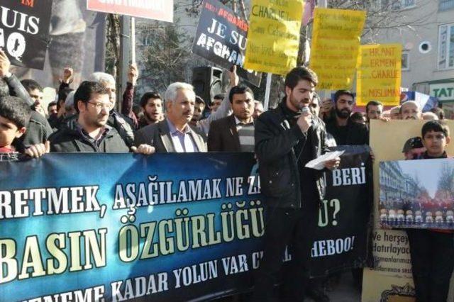 Adıyaman’Da Charlie Hebdo Dergisi Protestosu