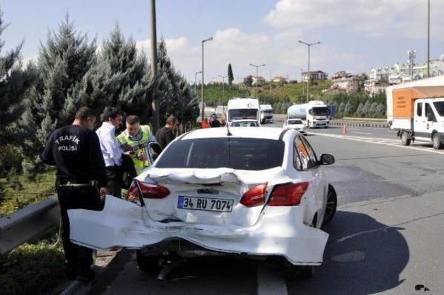 Kamyonun Çarptığı Otomobilin Sürücüsü Yaralandı