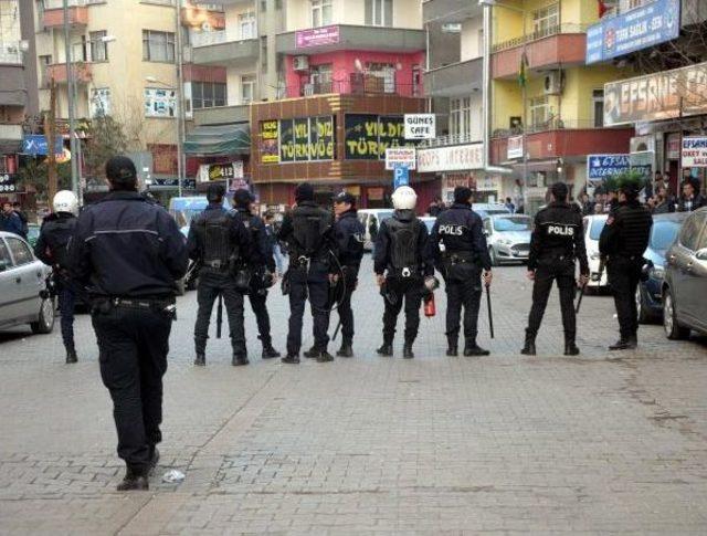 Diyarbakır'da, Mustazaflar- Zabıta Kavgası: 2 Yaralı