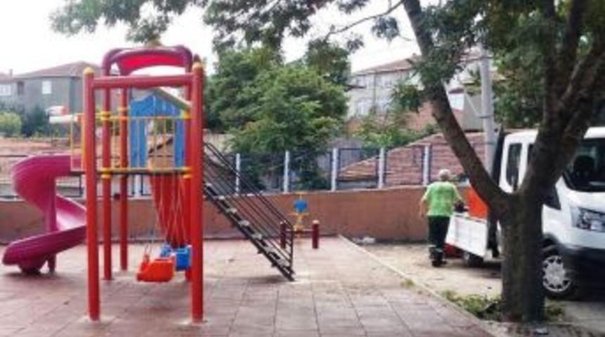 Dilovası Belediyesi&rsquo;nden Okul Bah&ccedil;esine &Ccedil;ocuk Oyun Grubu