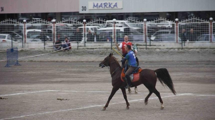 Erzurum, İzleyenleri Cirit İle B&uuml;y&uuml;ledi