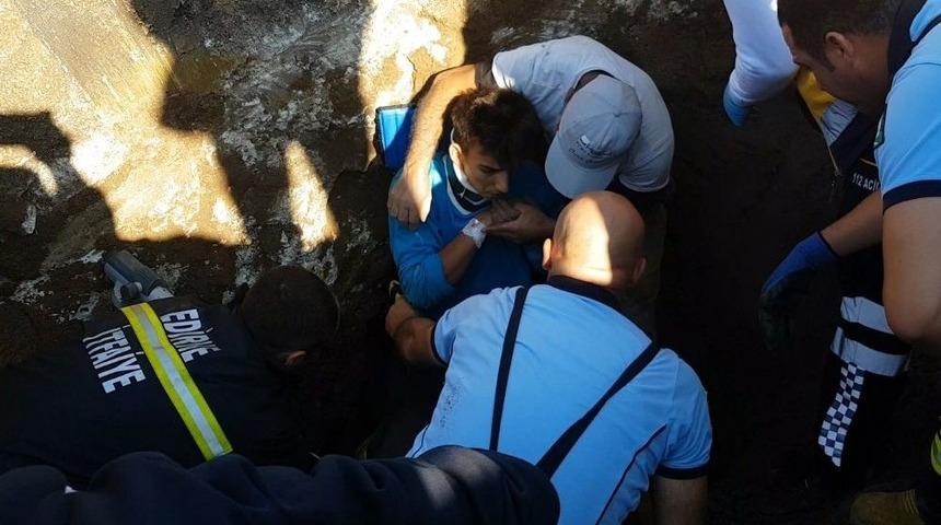 İ&ccedil;me Suyu İsale Hattında Toprak Kayması: 2 İş&ccedil;i Yaralı