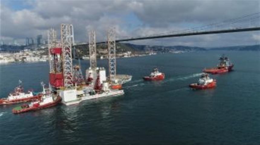 Dev Petrol Platformunun Boğazdan Ge&ccedil;işi Havadan G&ouml;r&uuml;nt&uuml;lendi