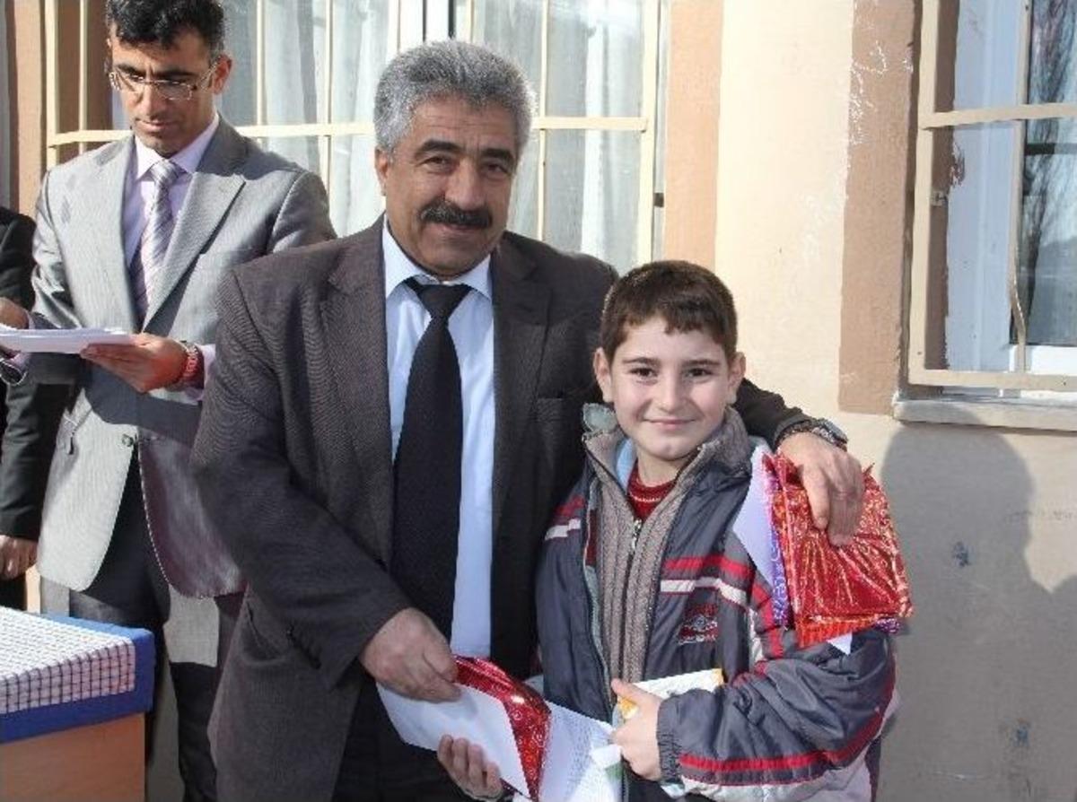 D&uuml;venci&rsquo;de Başarılı &Ouml;ğrenciler &Ouml;d&uuml;llendirildi