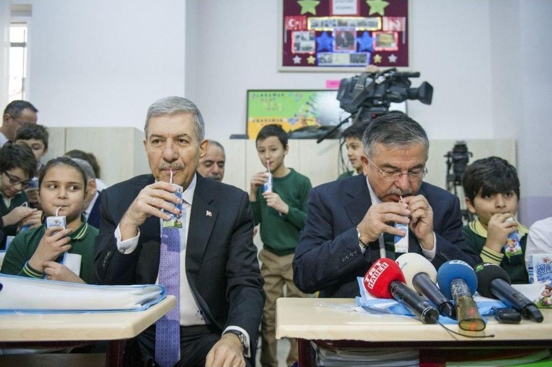 Eğitim &Ouml;ğretim Yılının İkinci Yarıyılı S&uuml;t Dağıtımıyla A&ccedil;ıldı